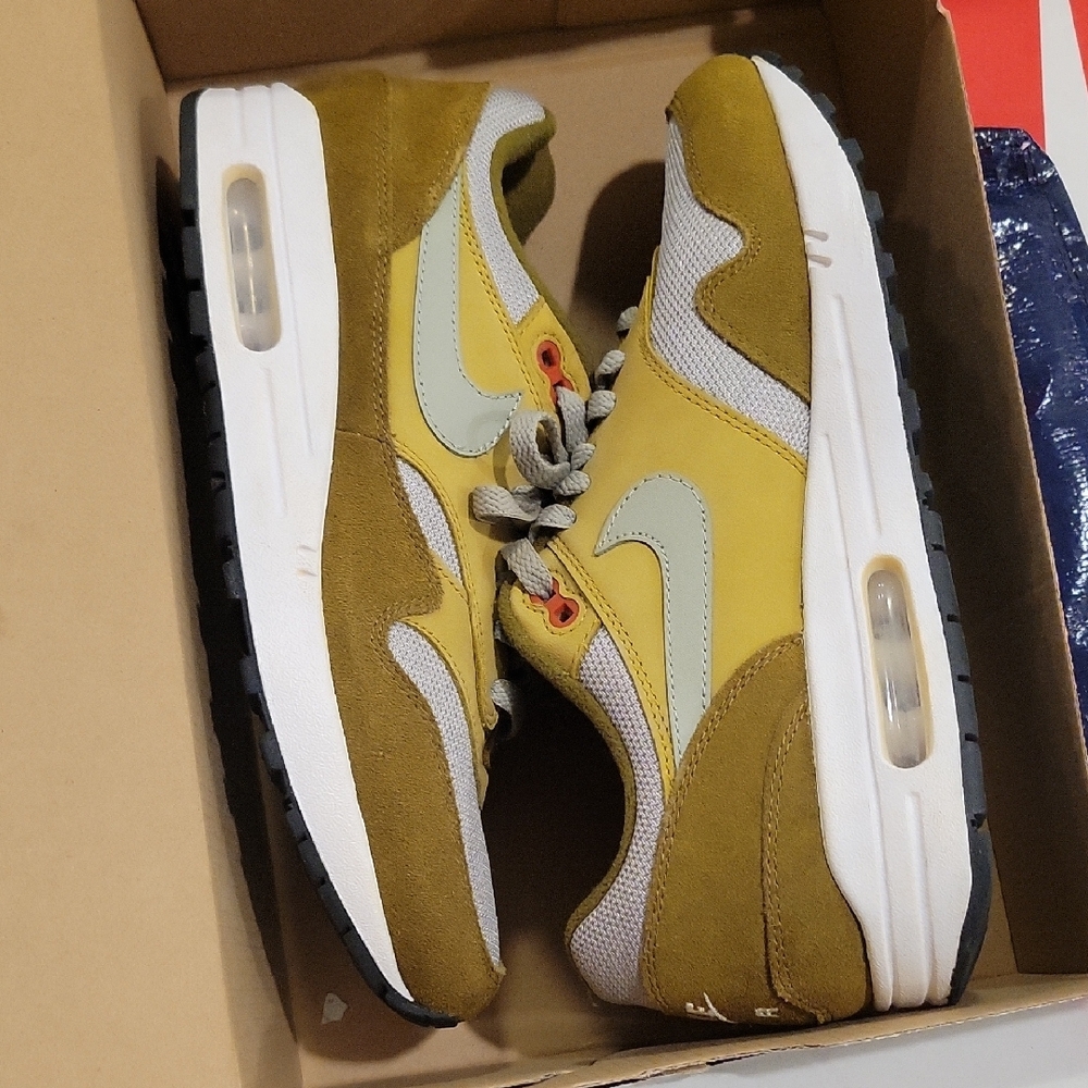 Nike Size 9 Yellow and Gray Sneakers